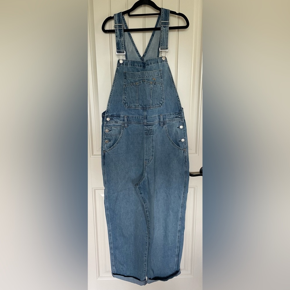 NWOT Gap 90s Style Women's Slouchy Overall in Light Drstroy Wash - SZ Medium